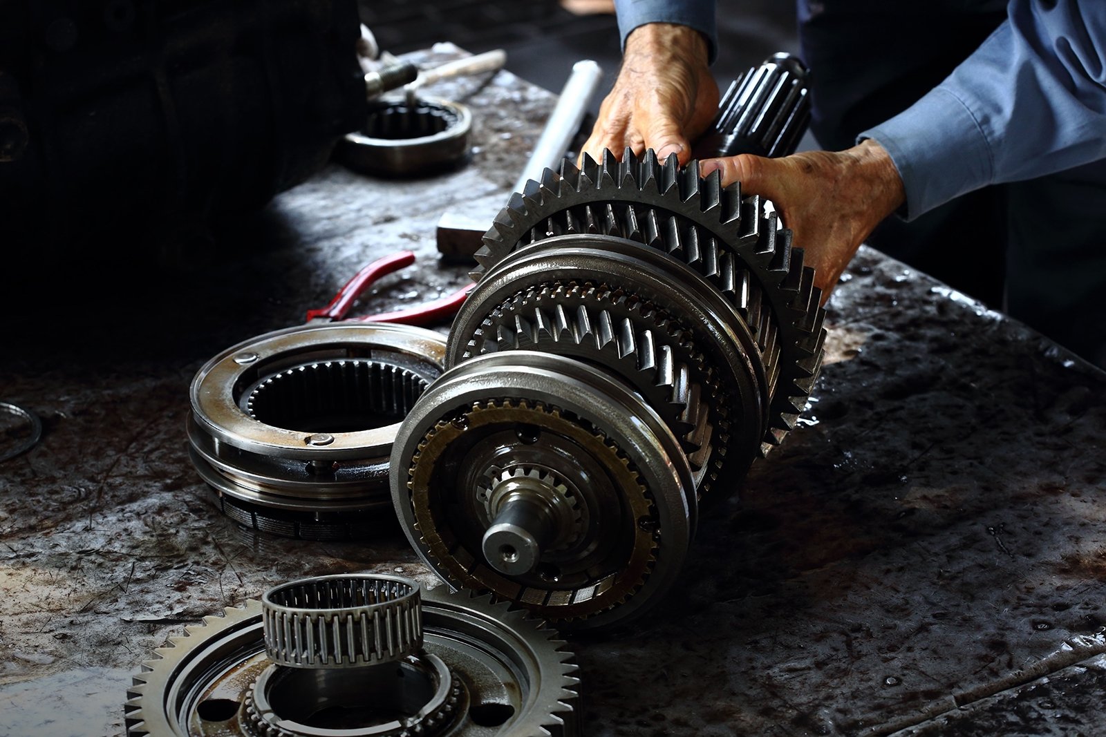 Extensive Transmission and Transfer Case Repair Will's Automotive Automotive Technicians